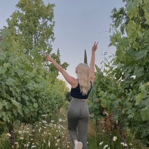 Meet your Posher, Olivia